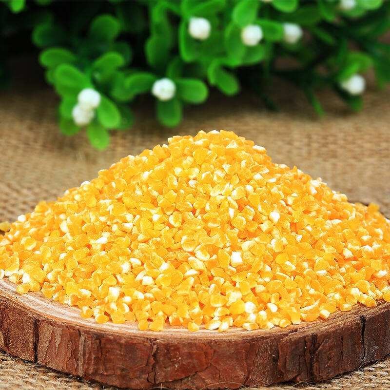 A large number of wholesale yellow corn residue corn crushed ballast corn kernels corn grits farmhouse produced in bulk a generation of hair