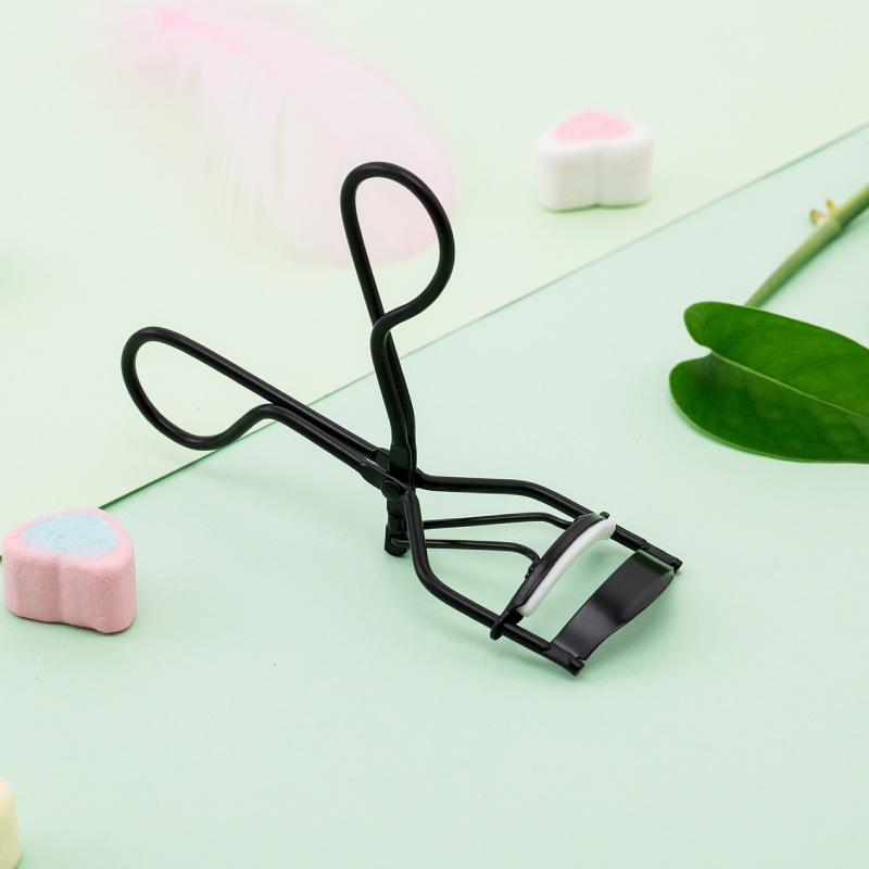 Manufacturers Supply Novice Beauty Tools Black Eyelash Curler Portable Partial Eyelash Curler Beauty Tools