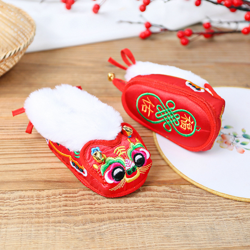 Baby Handmade Tiger Head Shoes Baby One Month Old Soft-Soled Cotton Shoes Warm and Soft Kidsren's Folk Embroidered Velvet Shoes