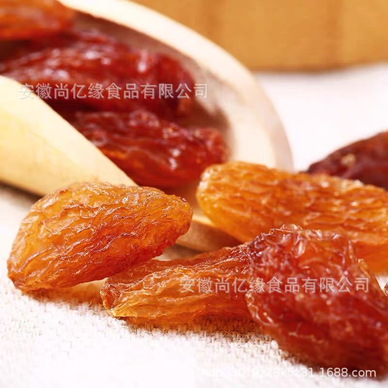 October-Produced Three Squirrels Rose Red Raisins 120g Snack Food Specialty Dried Fruit Preserved Fruit Candied Fruit Authentic Product