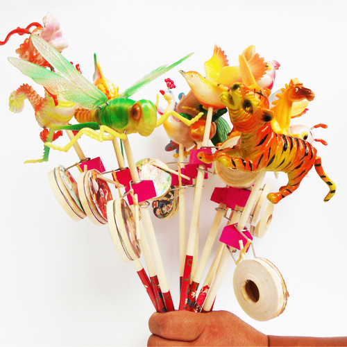 Бесплатная доставка Новые уличные игрушки Искусственные животные трясучий барабан Весенний дракон петух павлин трясучий барабан Оптовая продажа