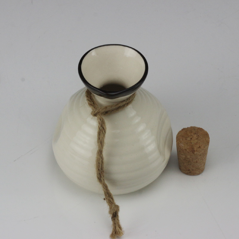 Factory spot wholesale Japanese ceramic warm hip flask hand grab ceramic wine uncle temperature control hip flask