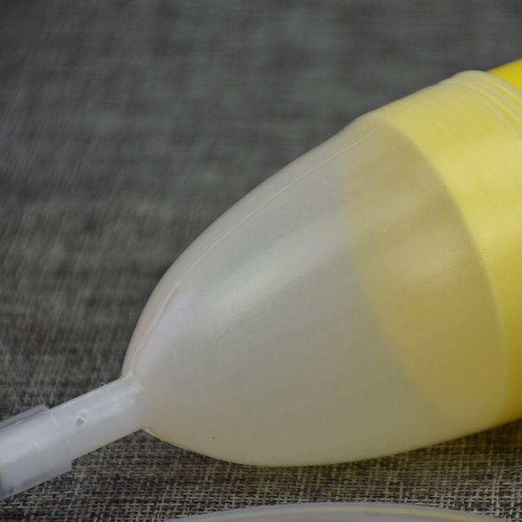 Manufacturers Supply Plastic Urinal 1700ML Urinal with Tube Hospital Bed Urinal for the Elderly and Bedridden Use