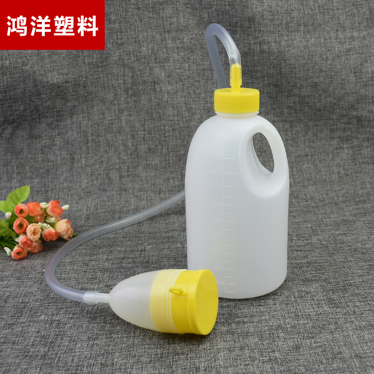 Manufacturers Supply Plastic Urinal 1700ML Urinal with Tube Hospital Bed Urinal for the Elderly and Bedridden Use