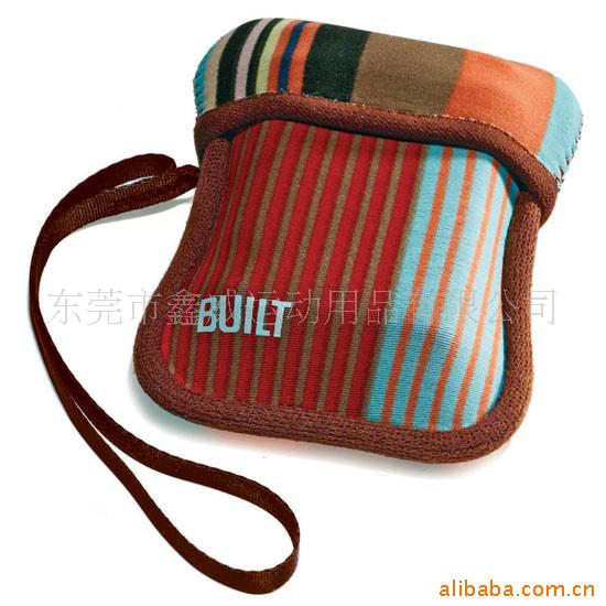 Производители 2015 года изготавливают сумки для камер из дайвингового материала, защитные чехлы для цифровых камер