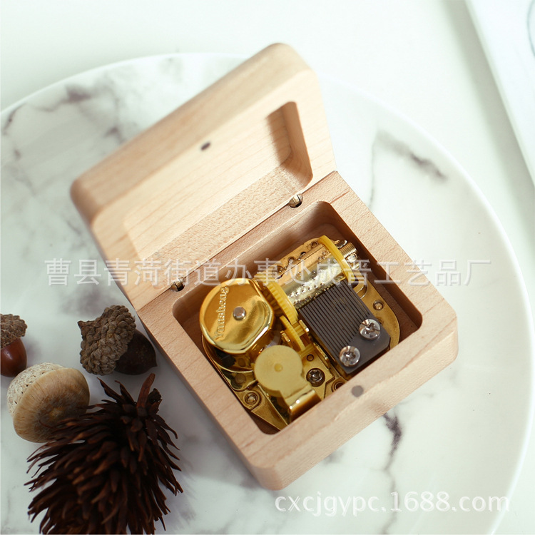 Boys and Girls Valentine's Day Birthday Gift for Girlfriend Walnut Maple Solid Wood Music Box Wooden Crafts Music Box