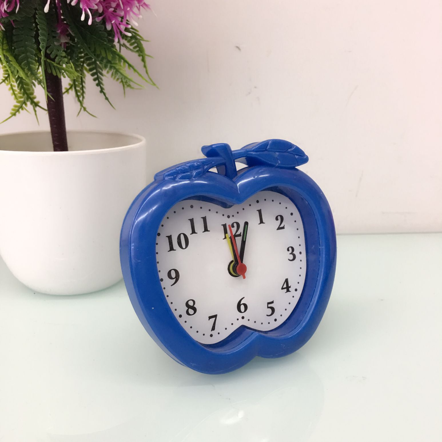 Boutique small alarm clock five clock wholesale selling foreign trade products