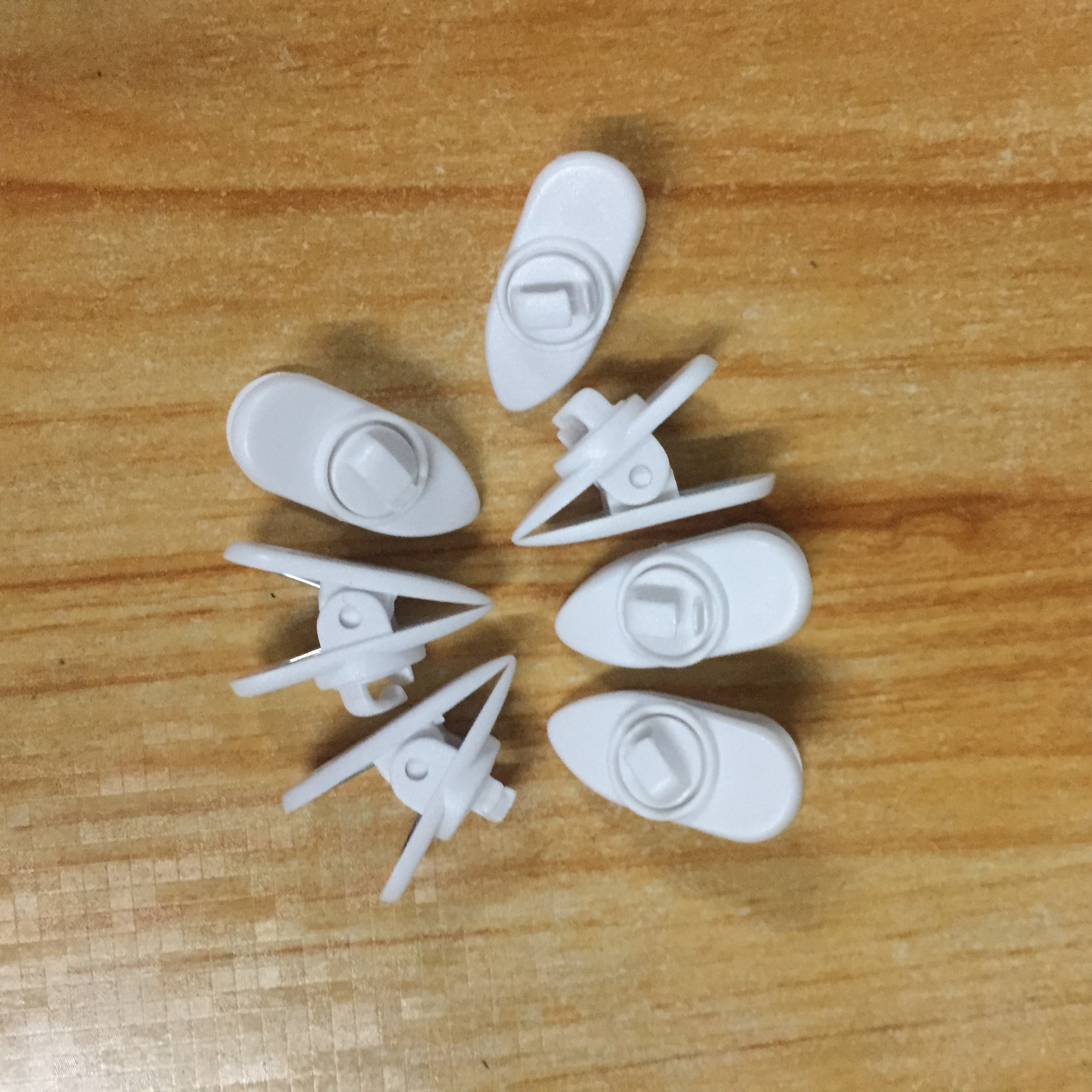 Headset clip plastic 360-degree rotating clip universal distribution black and white MZJ-032-1 spot