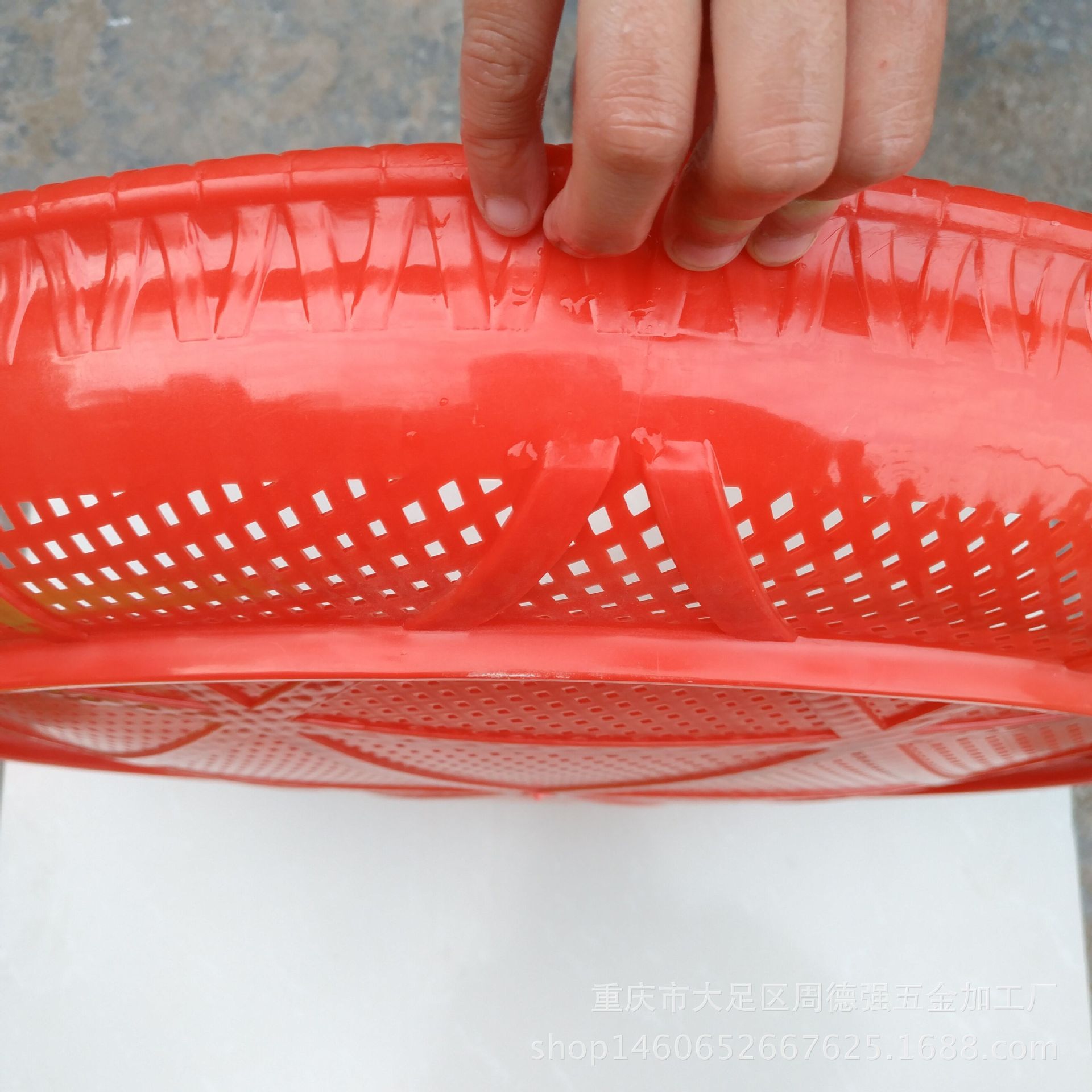 Plastic sieve flour sieve thickened round sieve rice sieve soil household plastic hole round dustpan factory multi-purpose sieve