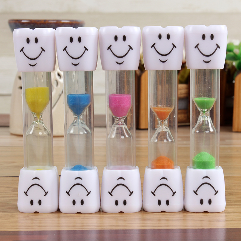Direct Selling Wholesale 3-Minute Creative Kidsren's Toothbrushing Ornament Timer Mini Promotional Small Gift Smiley Face Hourglass