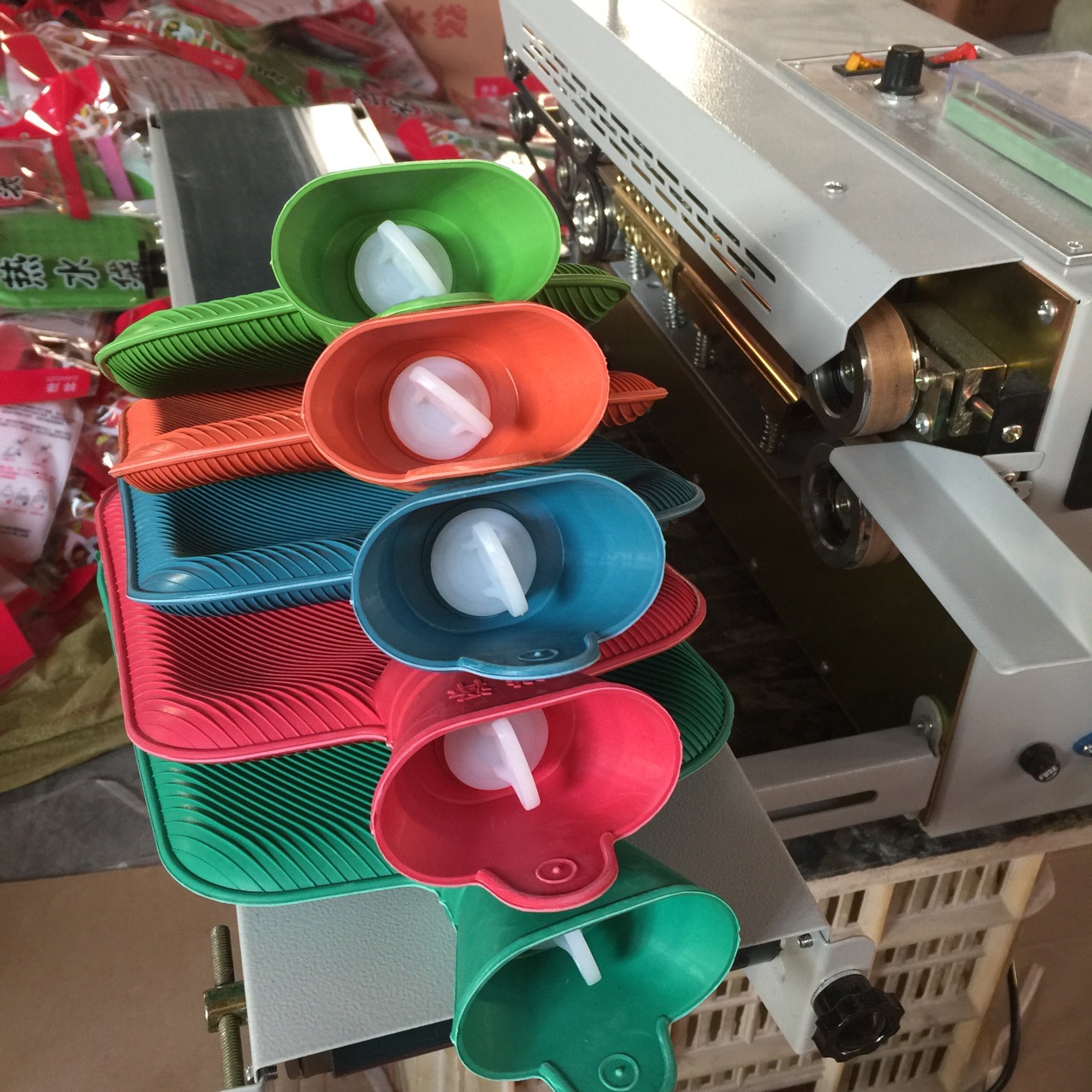 2000ml rubber hot water bag water injection warm water bag thickened cloth warm handbag multi-color large favorably factory