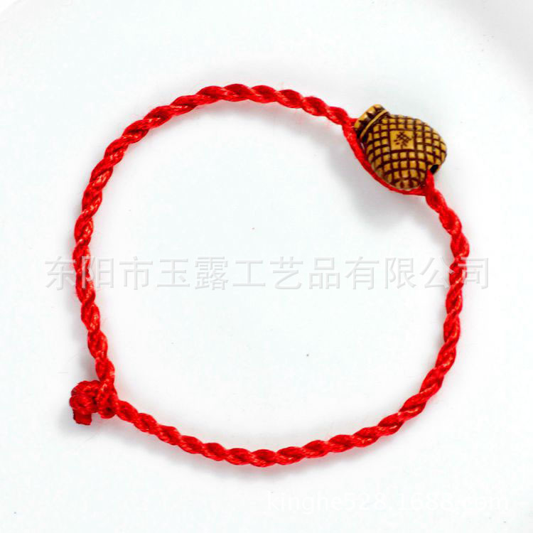 The Scan Code to Drainage Red Rope Bracelets under 0.5 Yuan Per Minute. Wholesale Trinkets, Small Gifts and Gifts