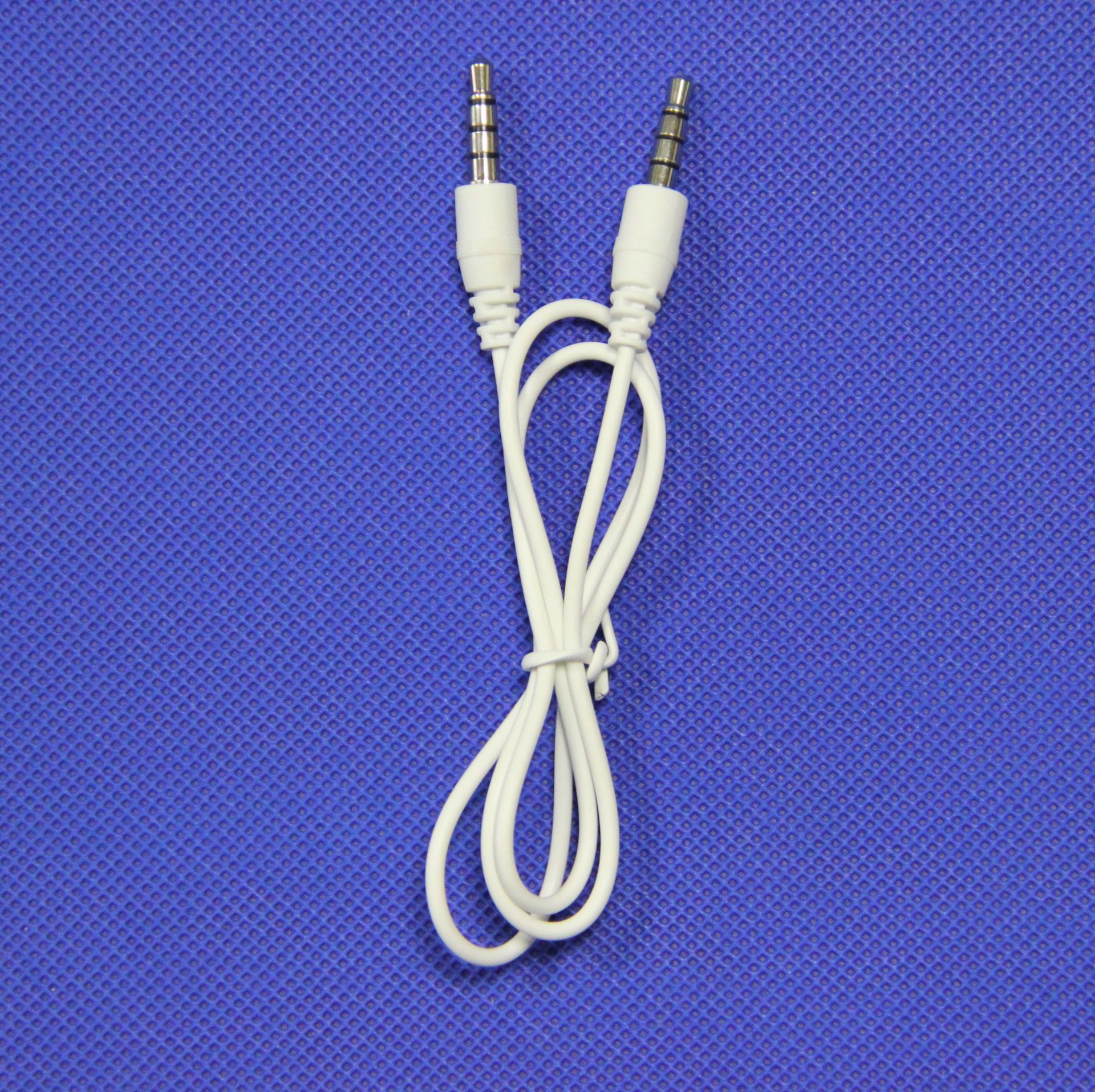 Factory direct car AUX audio line to recording line DC3.5 four-level stereo audio line extension line headset extension