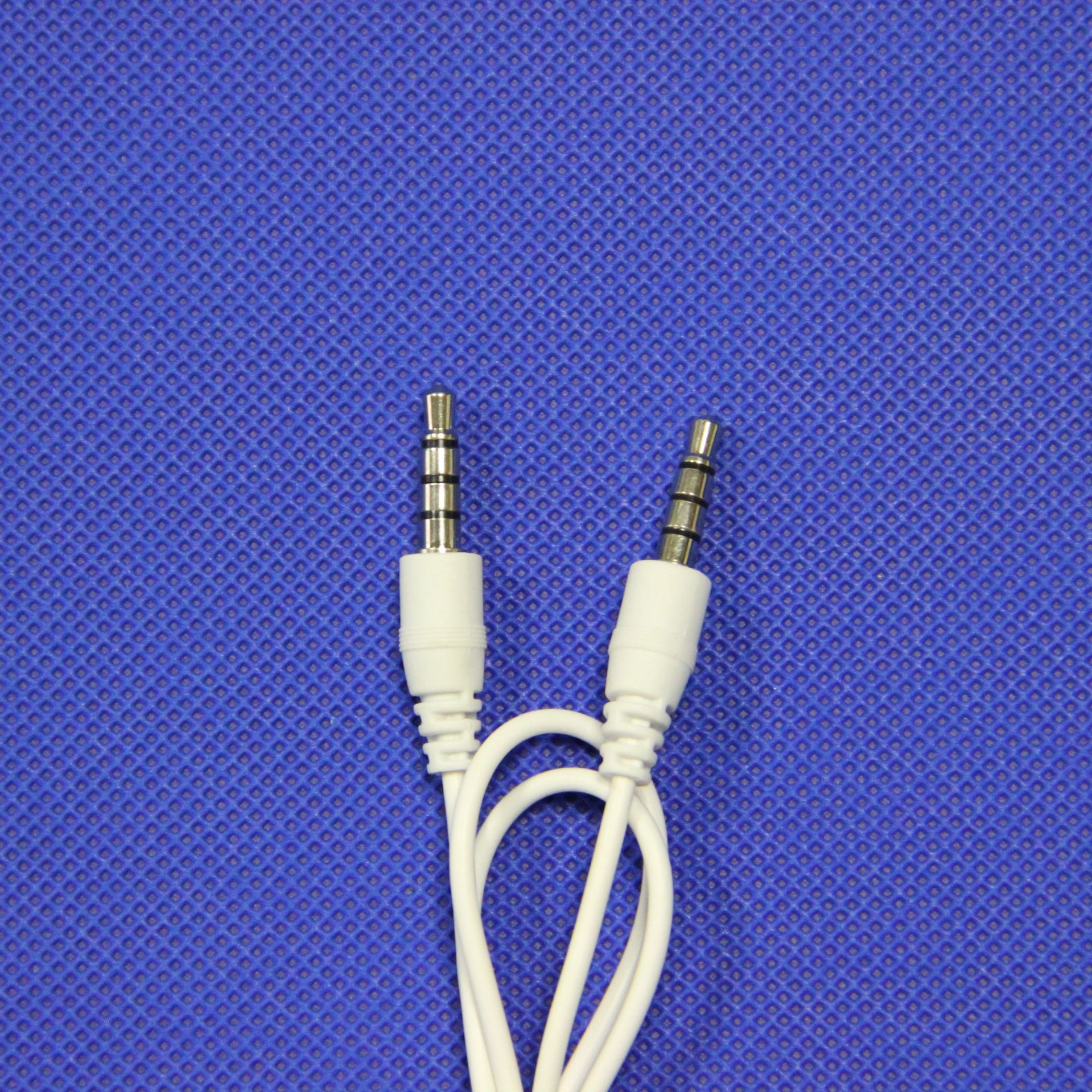 Factory direct car AUX audio line to recording line DC3.5 four-level stereo audio line extension line headset extension