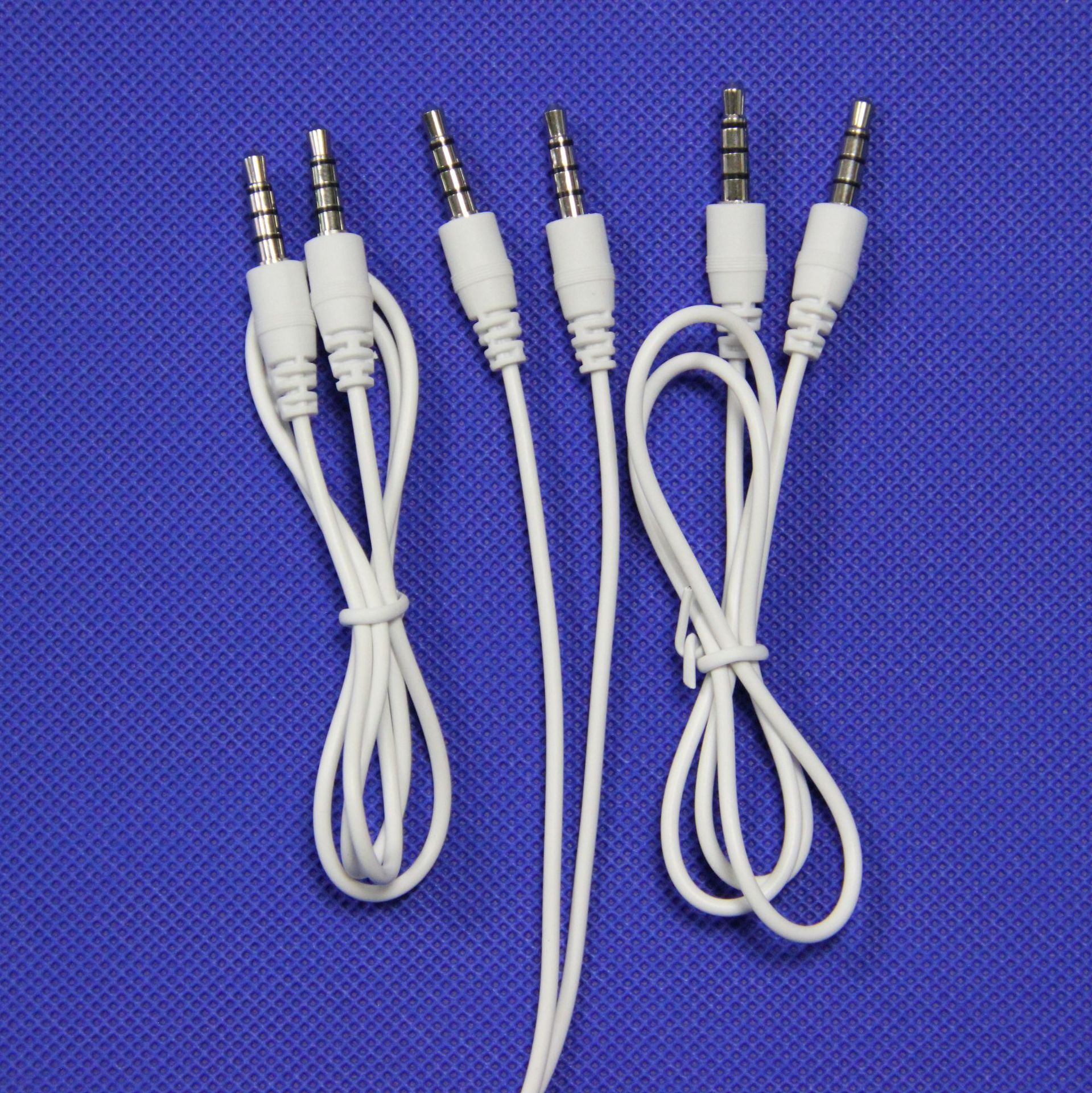 Factory direct car AUX audio line to recording line DC3.5 four-level stereo audio line extension line headset extension