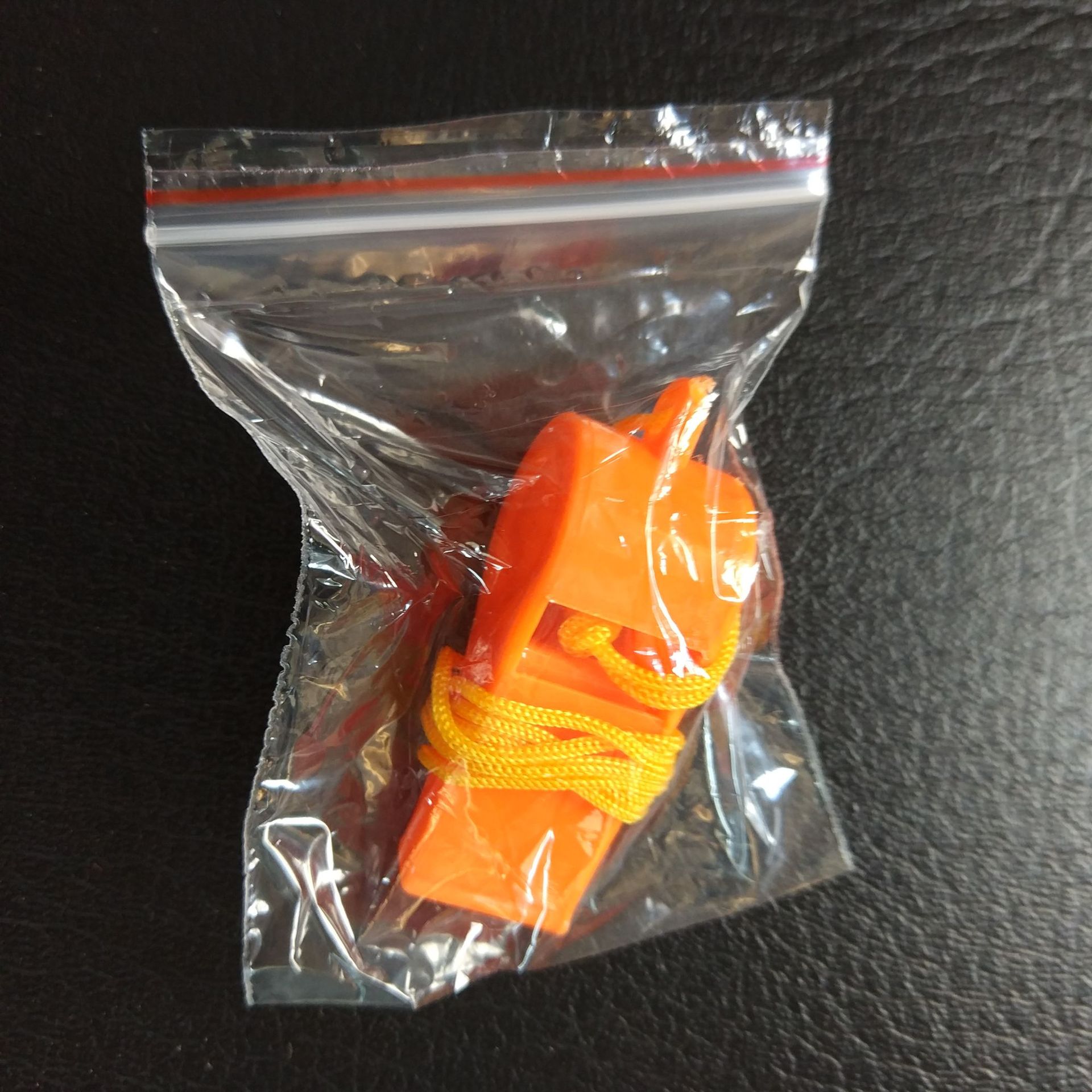 Оранжевая упаковка, пластиковый свисток для вечеринок и соревнований