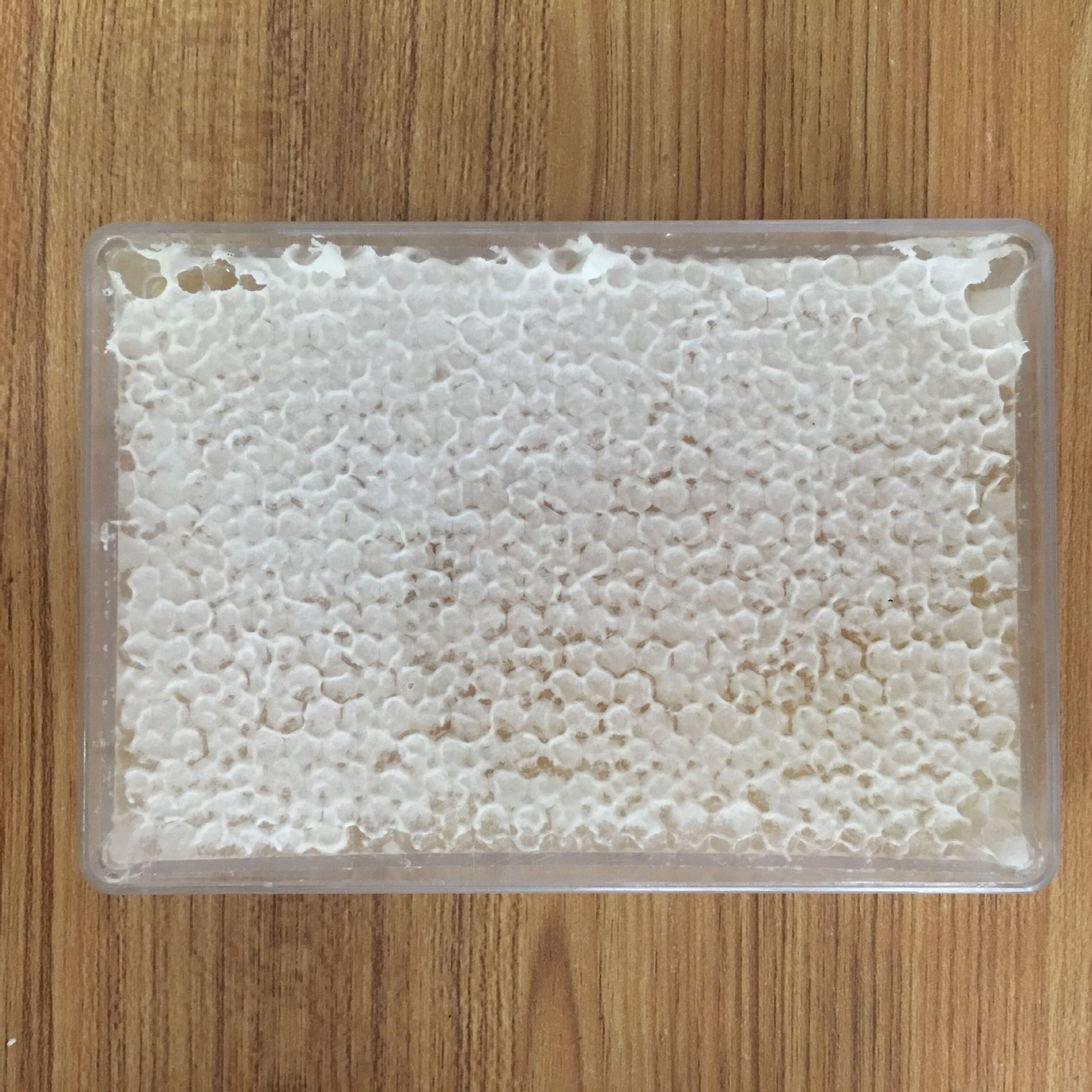 Xin bee garden strength bee farm farm self-produced leisure food in stock honeycomb honey 500g a box of wattle honeycomb honey