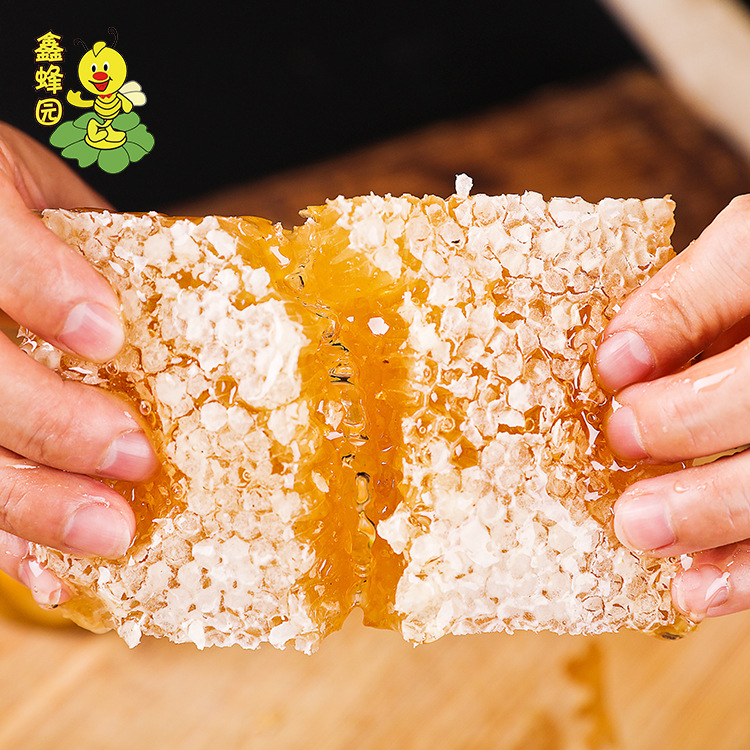 Xin bee garden strength bee farm farm self-produced leisure food in stock honeycomb honey 500g a box of wattle honeycomb honey