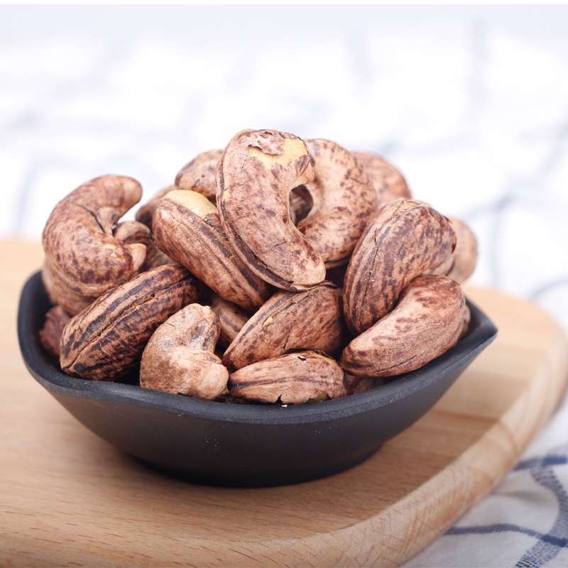 Vietnam specialty wholesale salt baked charcoal roasted original cashew nuts with skin salt baked eight women cashew nuts Chinese and Vietnamese version