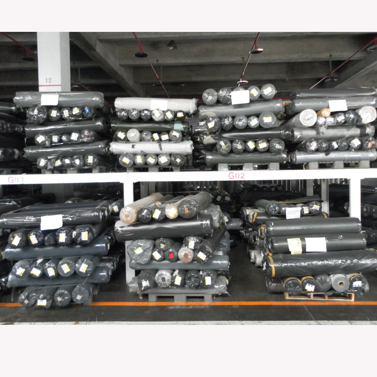 Поставка качественной инвентарной кожи для автомобильных сидений из ПВХ, устойчивая к износу, с высокой прочностью и основой из трикотажной ткани