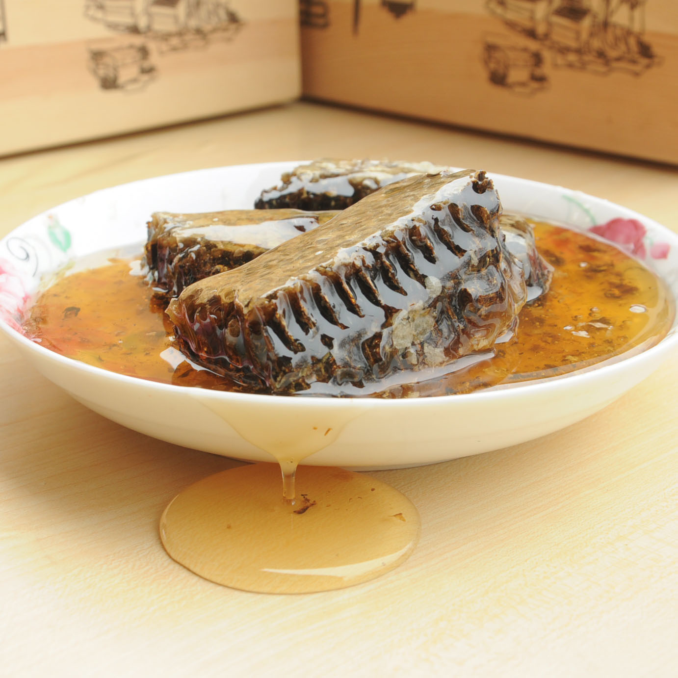 Jianfengyuan bee farm honeycomb honey 500g glass bottle old honeycomb honeycomb honey and honey wholesale one-piece delivery