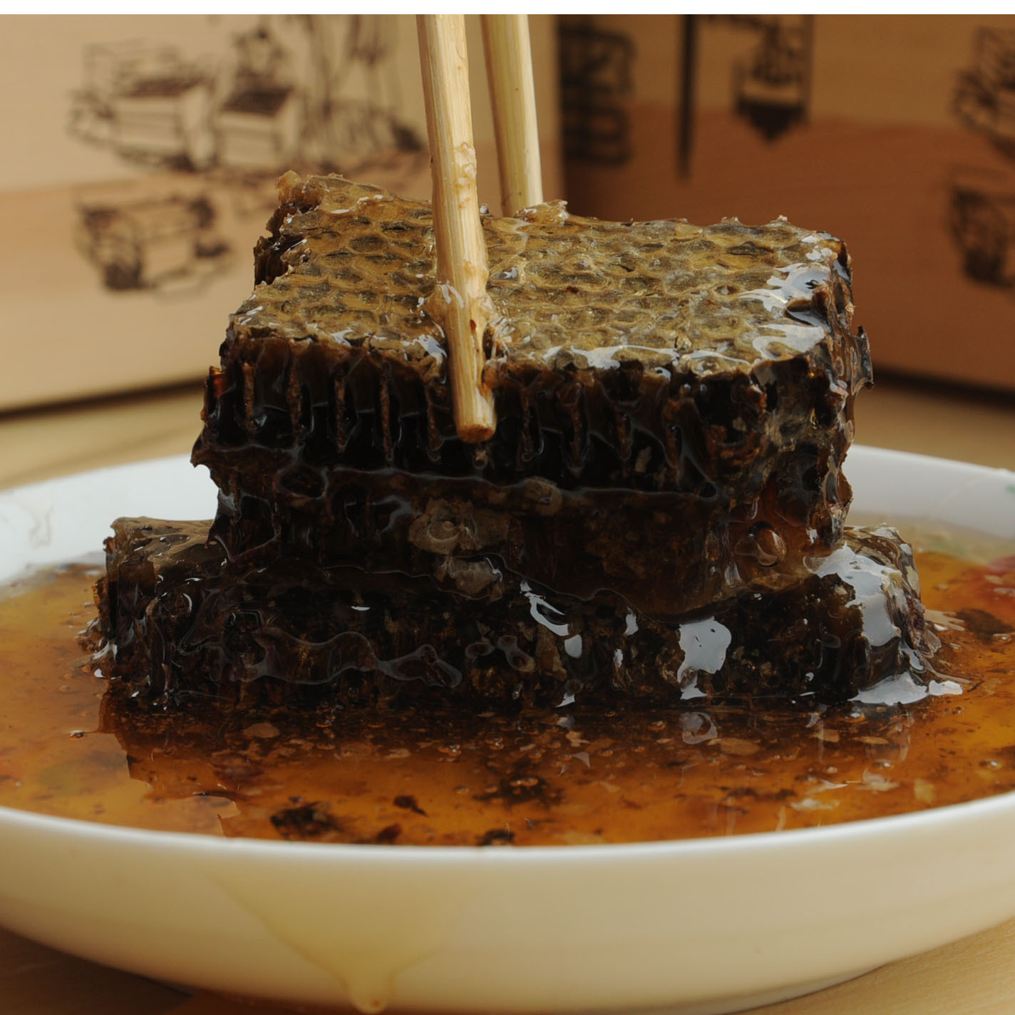 Jianfengyuan bee farm honeycomb honey 500g glass bottle old honeycomb honeycomb honey and honey wholesale one-piece delivery