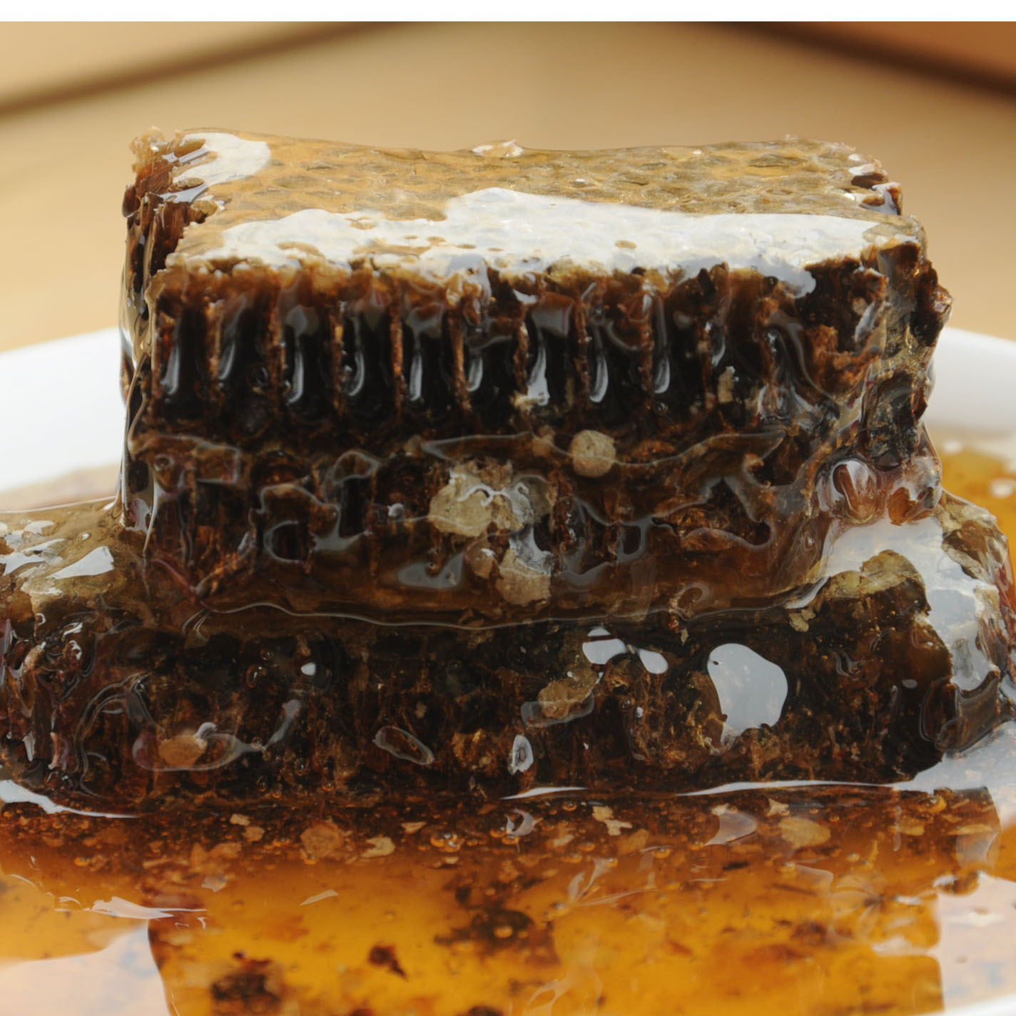 Jianfengyuan bee farm honeycomb honey 500g glass bottle old honeycomb honeycomb honey and honey wholesale one-piece delivery