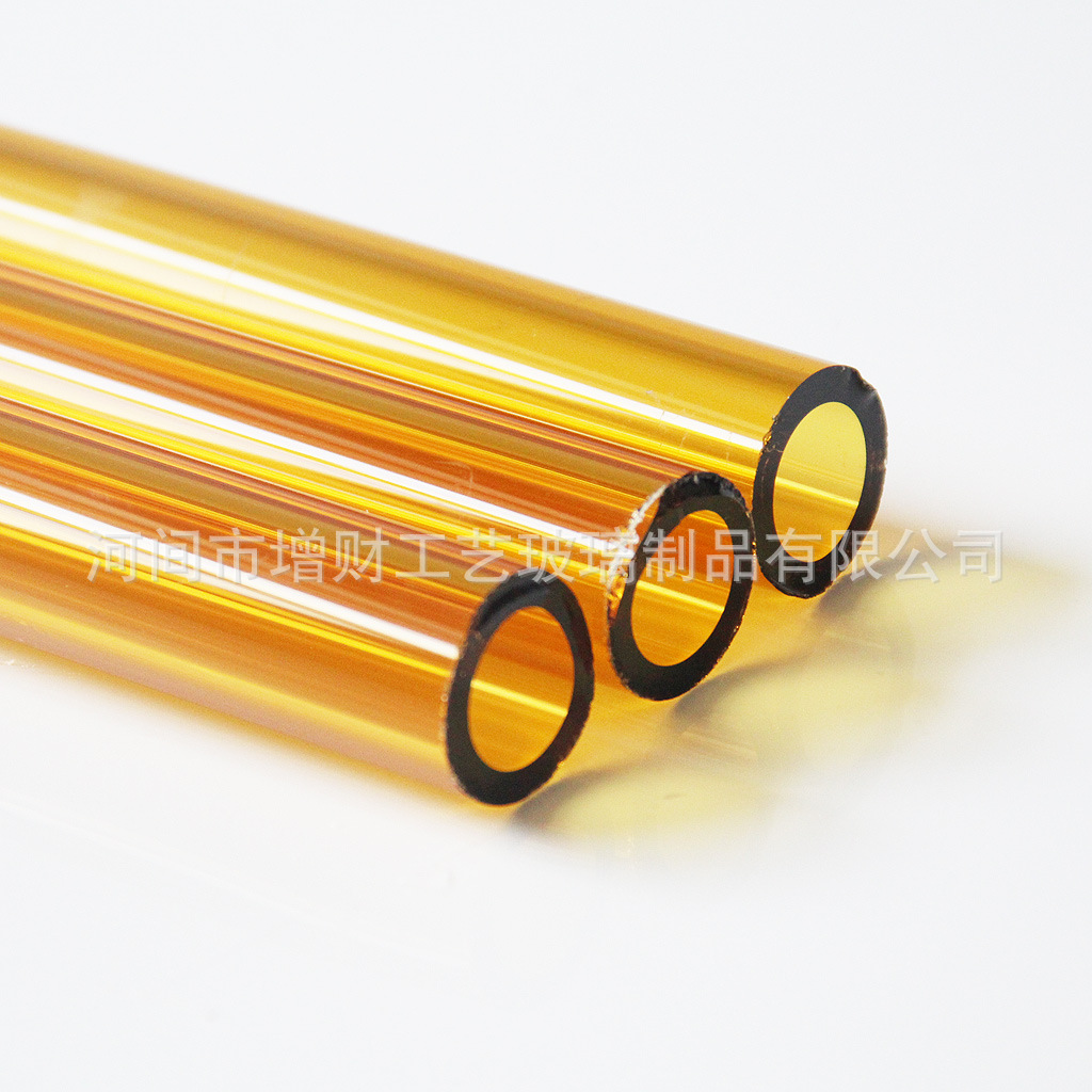 Обработка трубок из высокобorosilicate термостойкого стекла. Изделия ручной работы из сырьевых стеклянных прутков могут быть использованы для создания различных стеклянных изделий