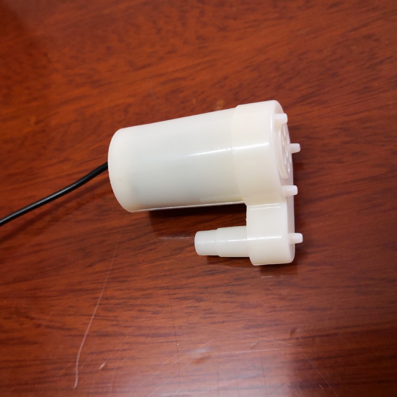 Factory direct sales, 2.5V a 6V DC small water pump, miniature submersible pump, vertical submersible pump