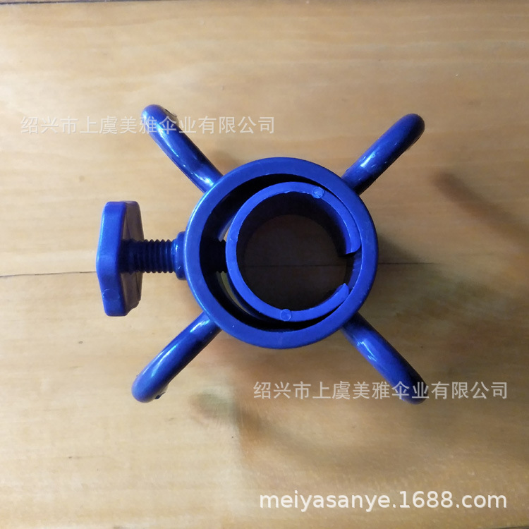 Spot supply Amazon beach umbrella four-legged hook courtyard mid-pillar umbrella plastic hook umbrella anchor multi-color hook
