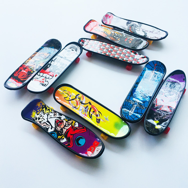 Finger Skateboard mini plastic desktop children's toy wholesale stall Taobao AliExpress small gift gift toy