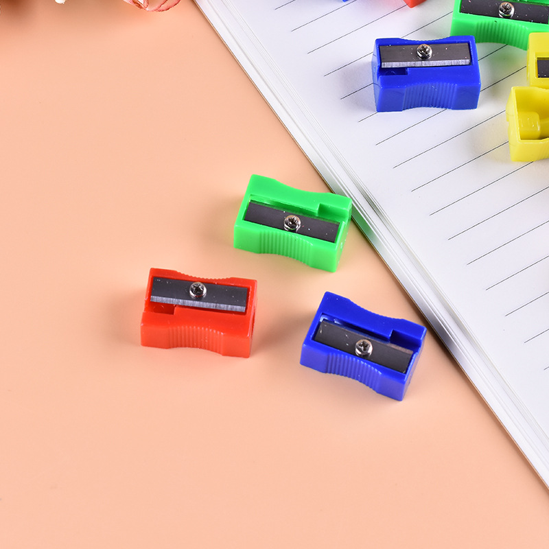 Цветная пластиковая ручная точилка для карандашей, оптовая продажа