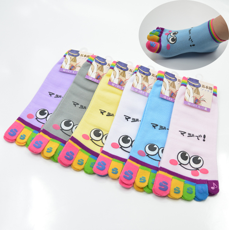 Cute creative autumn and winter New Ladies five-finger socks short cartoon cotton Smiley bear five-toe women's socks wholesale