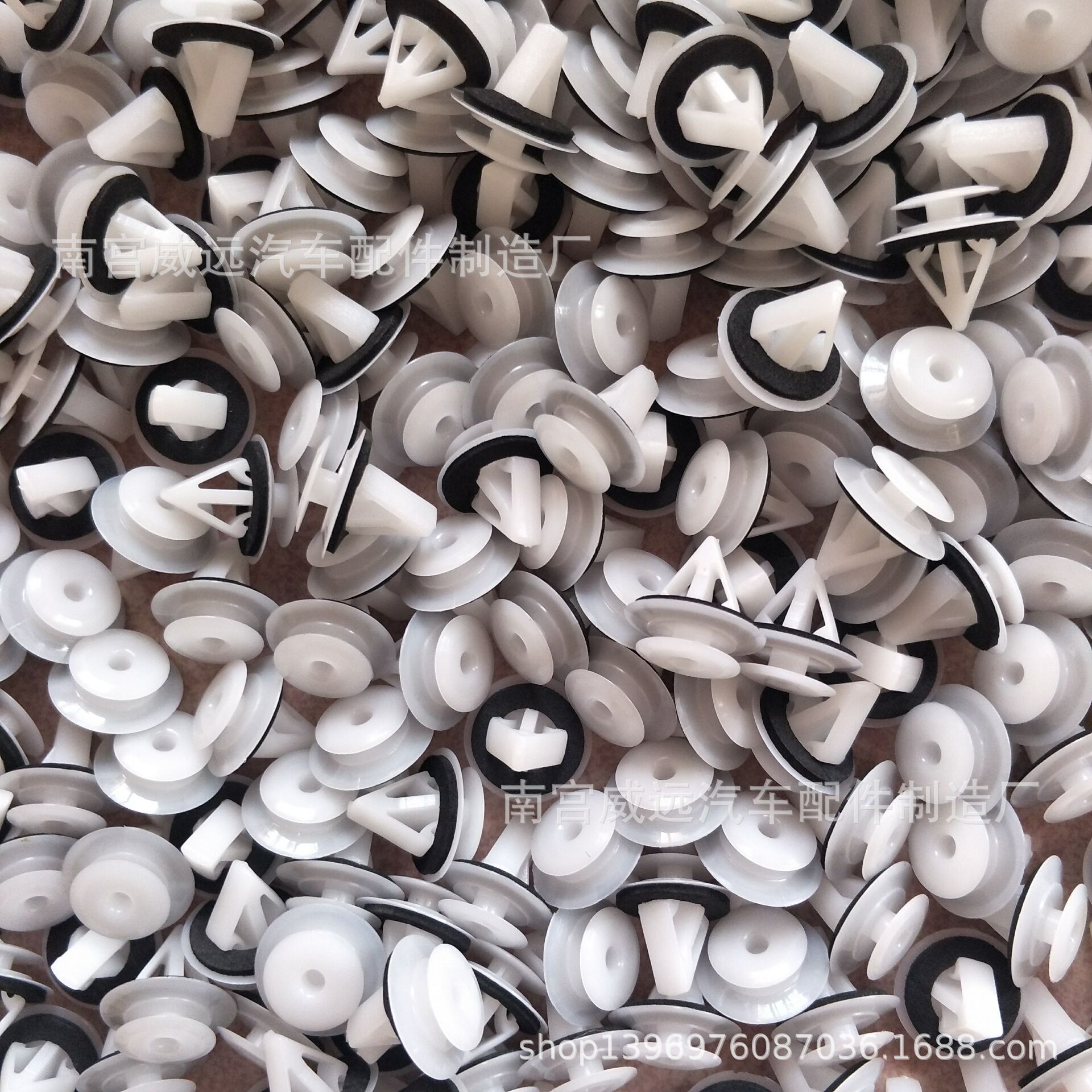 Пластиковая пряжка для автомобильной двери с резиновым подкладкой