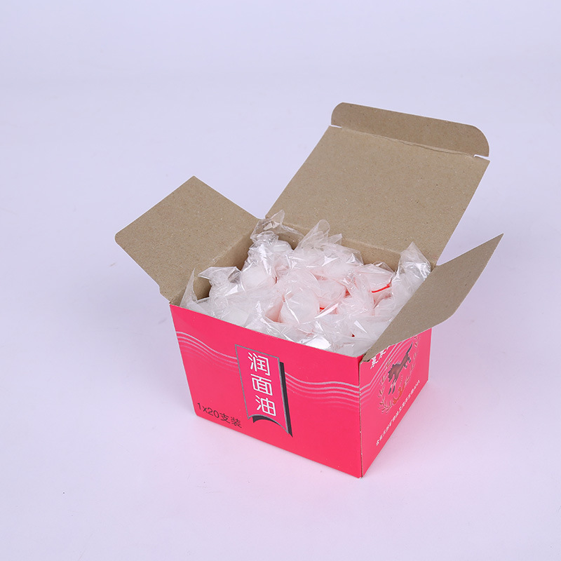 Wholesale plastic Iron Horse brand moisturizing oil 14g anti-freezing anti-cracking moisturizing oil stick oil mouth oil skin care hand rub