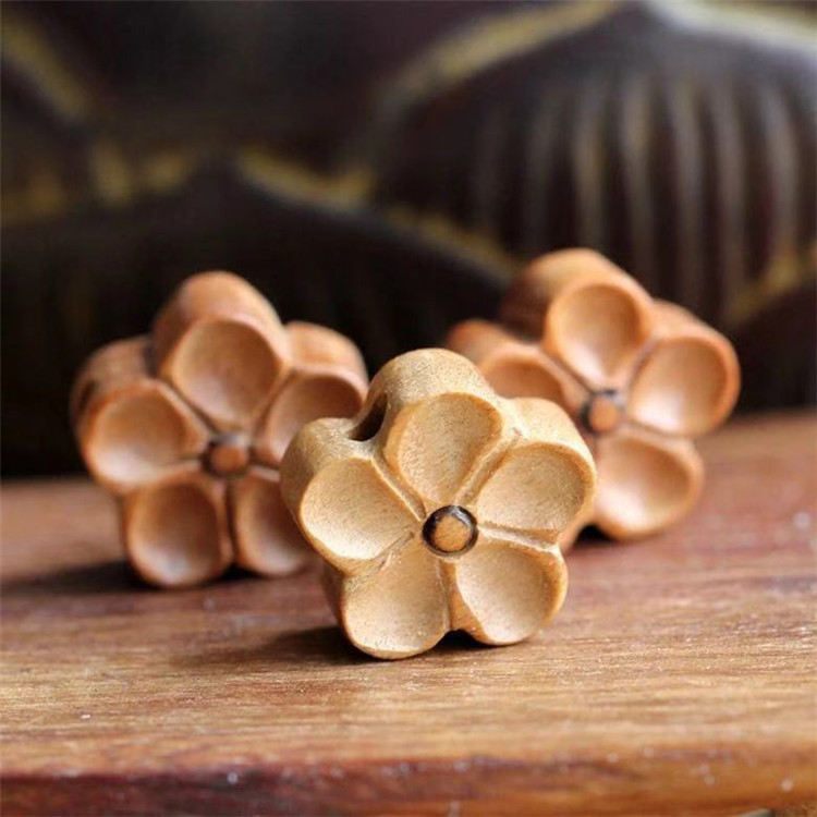 Qiao Linglong Peach Wood Boxwood Carving Five-Petal Flower Plum Flower Accessories DIY Bracelet Pendant Accessories Wood Round Carving