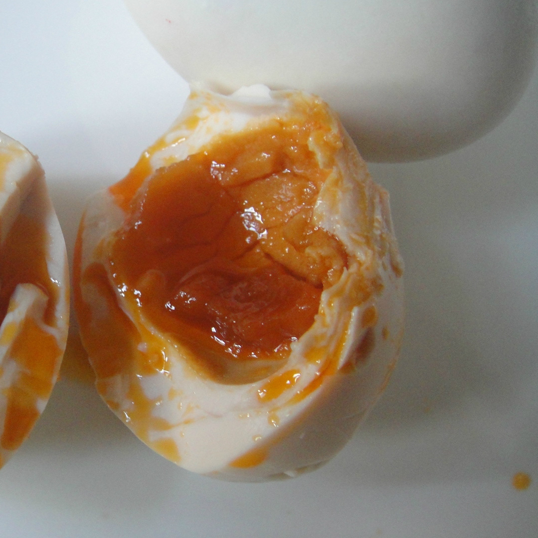 Guangxi 70-80g Salted Duck Eggs, Oily Sea Duck Eggs, Beibu Gulf Red Dwarf Forest Roasted Salted Eggs Wholesale Vacuum Packaging