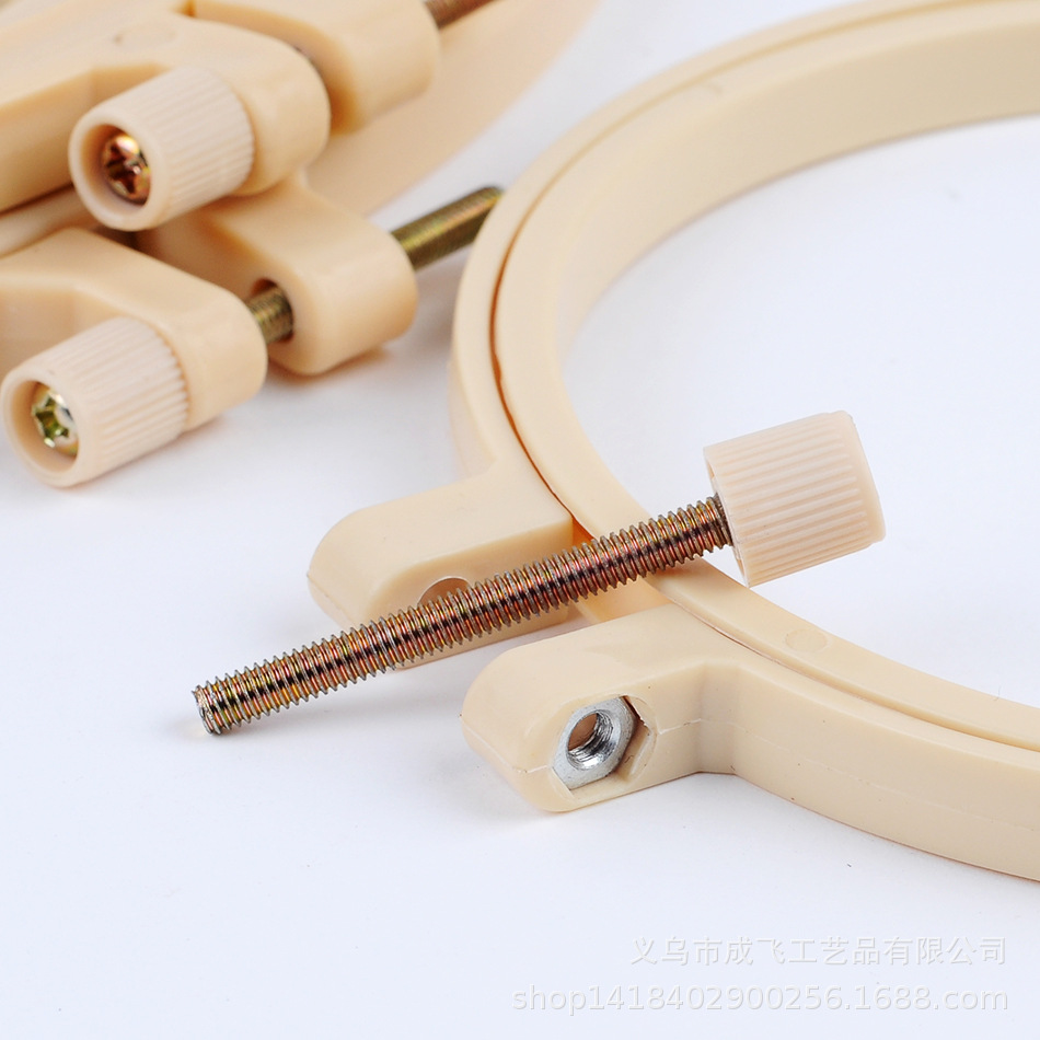 Factory wholesale embroidery ring embroidery diy plastic embroidery shed cross-stitch embroidery embroidery imitation bamboo embroidery cloth poking fun