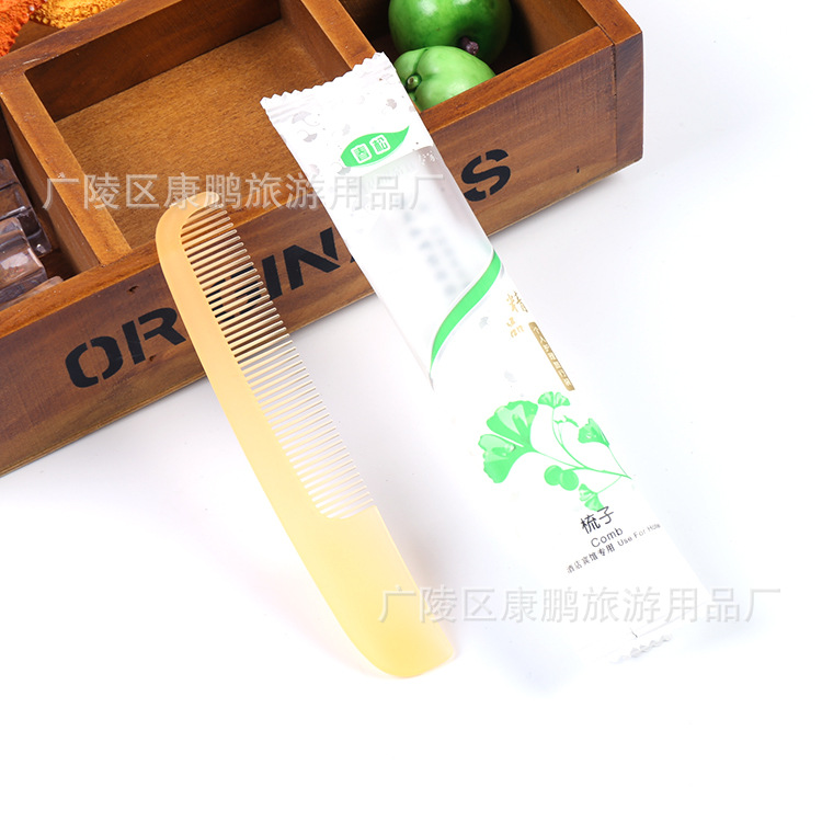 Hotel disposable comb supplies hotel room consumables exquisite plastic comb manufacturers famous comb wholesale