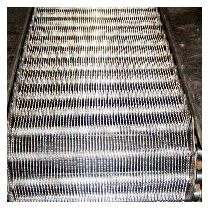 Yuantong conveyor mesh belt installation convenient metal material humanoid hole stainless steel metal conveyor supply conveyor mesh belt