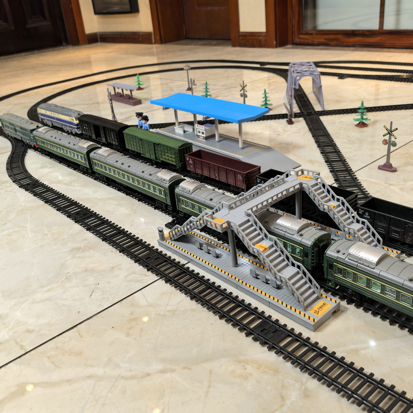 Simulation Electric Track Train Model Toy Track Accessories Sand Table Universal Scene Railway Daokou Cave Iron Bridge