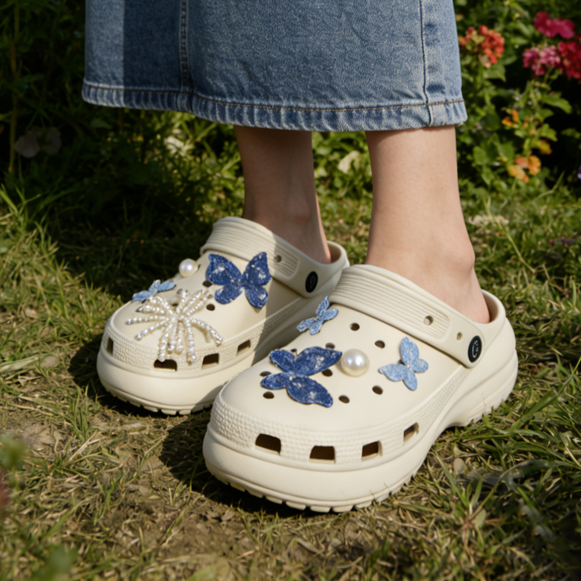 Женские новые кроксы 2025 года с толстой подошвой и эффектом наступления на фекалии, летние уличные нескользящие закрытые пляжные сандалии