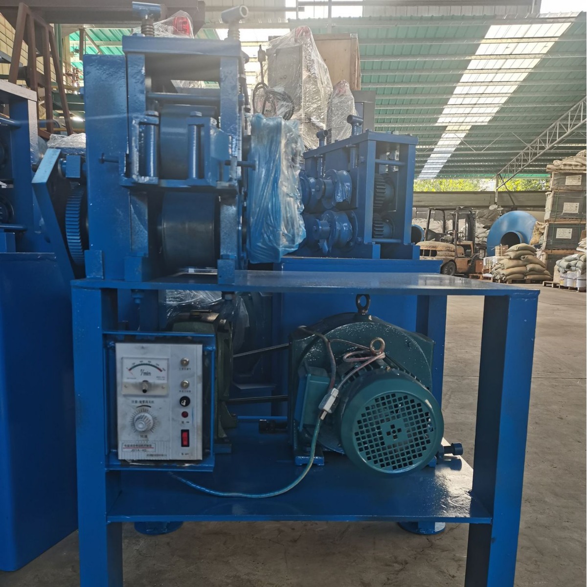 Машина для литья медно-алюминиевых прутков горизонтальная вертикальная четырехосевая тракторная резка линия горизонтального непрерывного литья