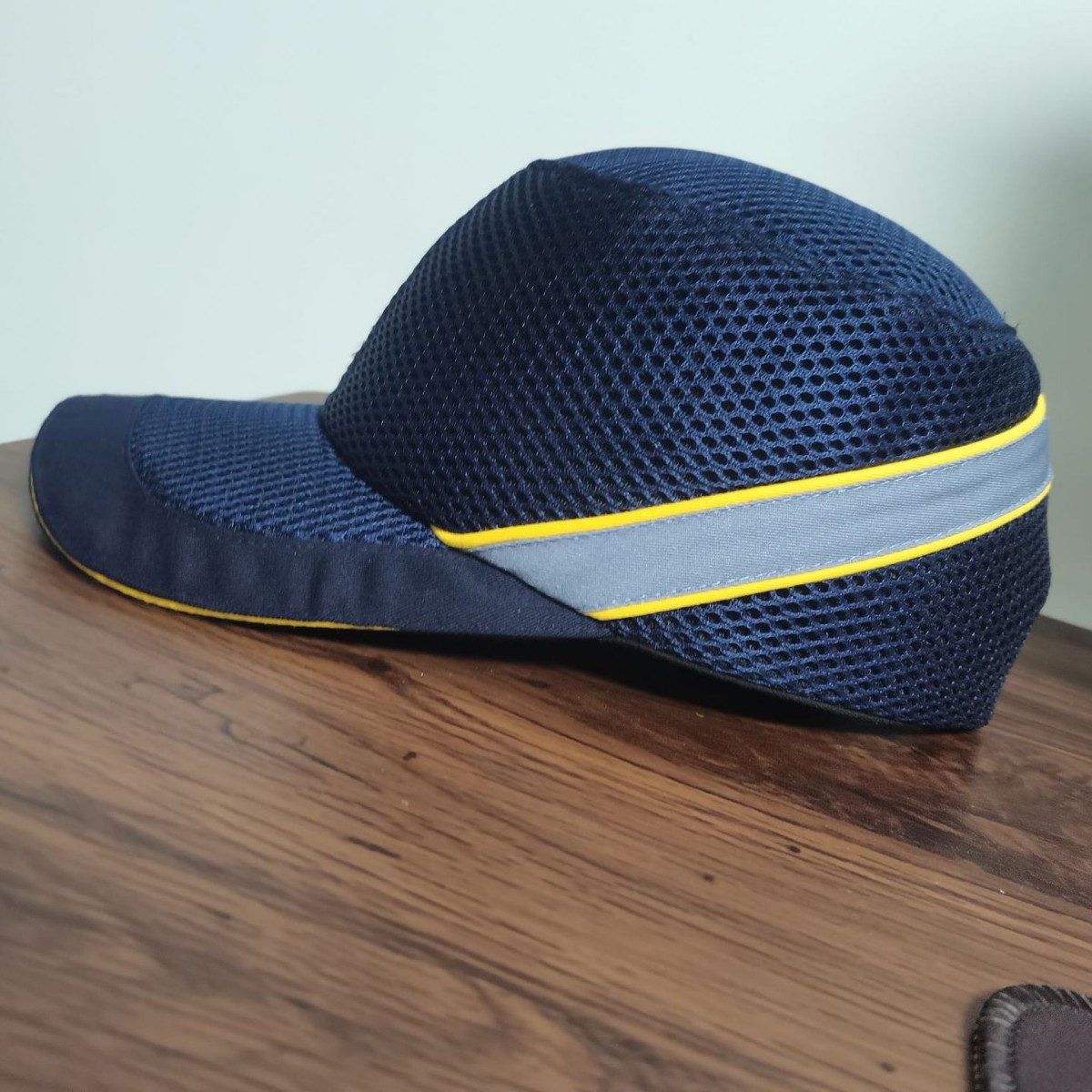 Lightweight Anti-Collision Hat Wholesale Work Breathable Protective Lined Peaked Cap Sports Lightweight Anti-Collision Hat Safety Helmet