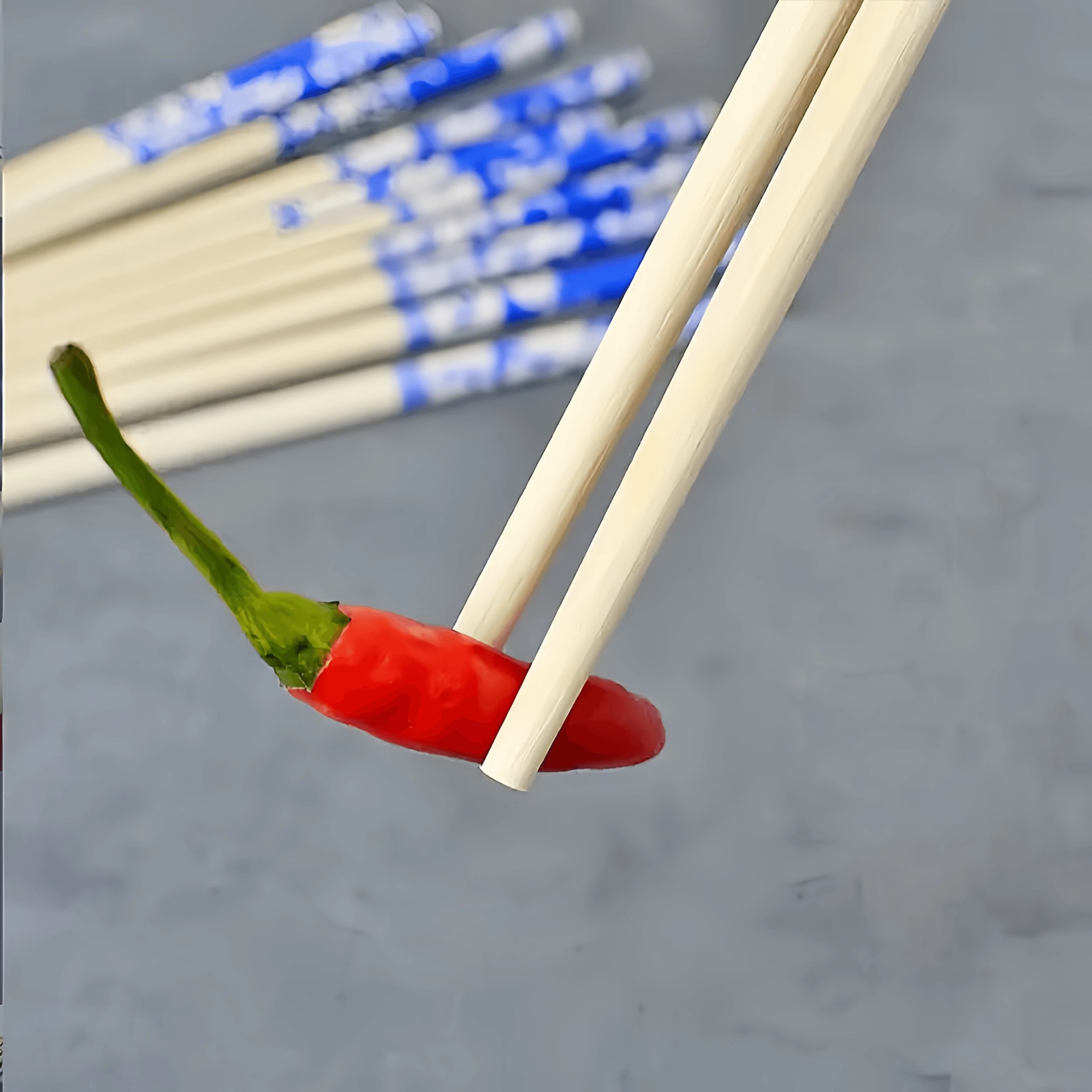 High-grade disposable bamboo chopsticks cheap a bag of hotel special whole bag independent 50 pairs of non-moldy wooden chopsticks in large quantities