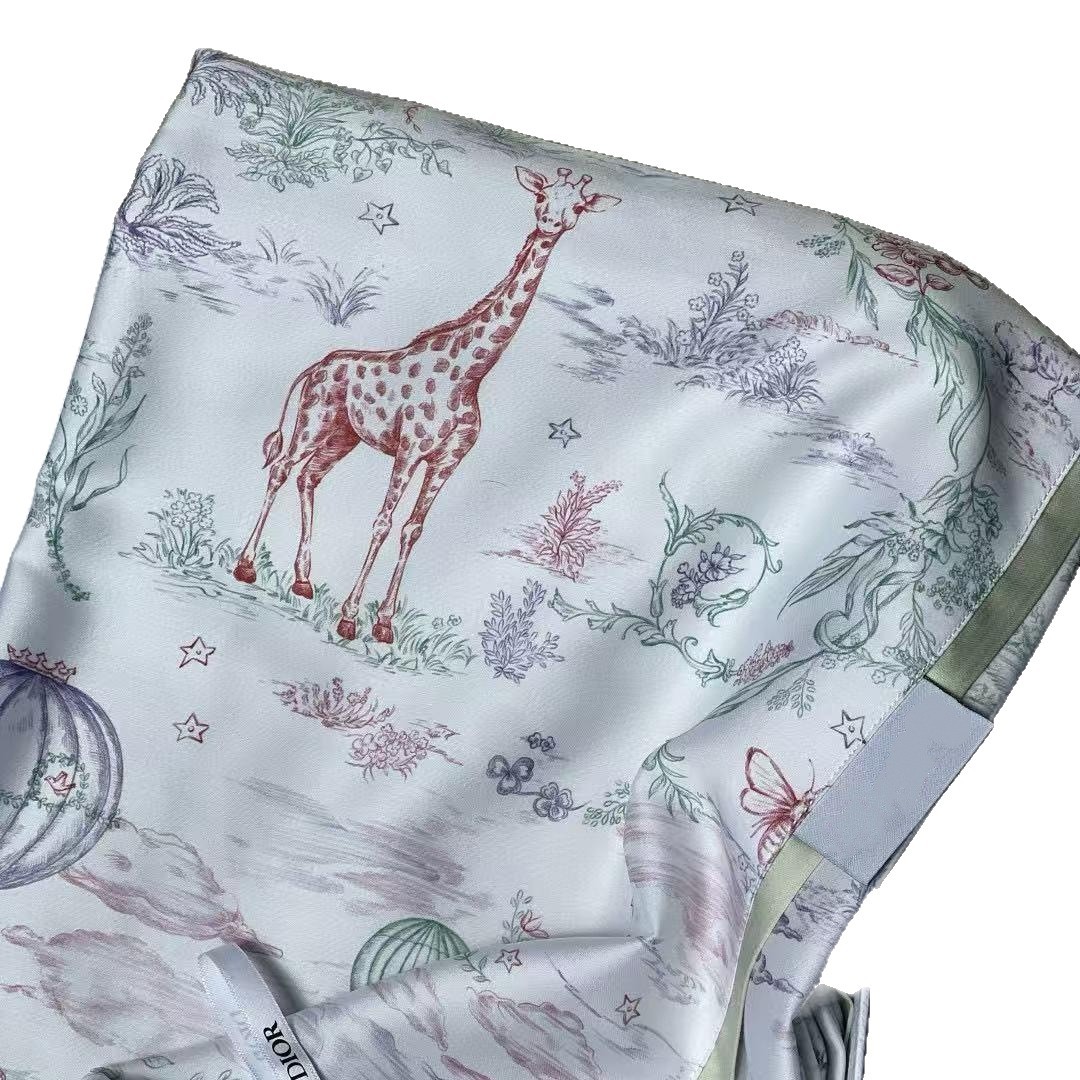 Cross-Border D Family Membership Gift Spring & Fall Mulberry Silk Cotton Blended Skin-Covering Blanket Gift Box Packaging Holiday Gift Wholesale