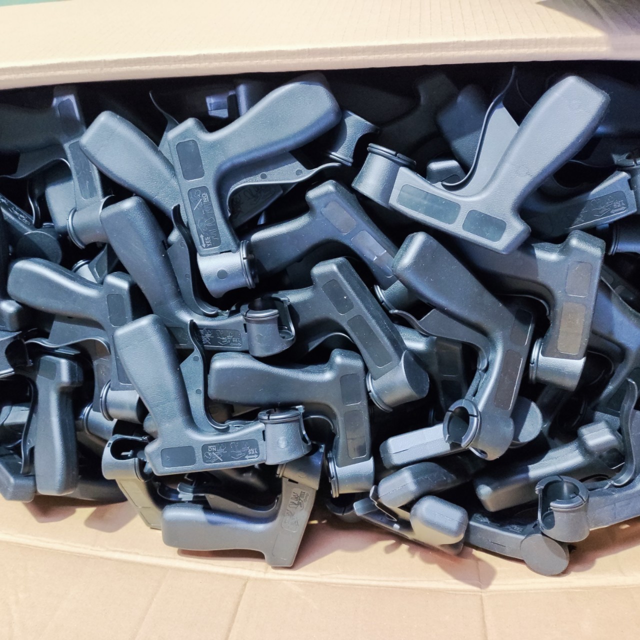 Удобный распылитель с электрическим приводом, вспомогательный ручной распылитель, ручка для распыления краски с электропомощью