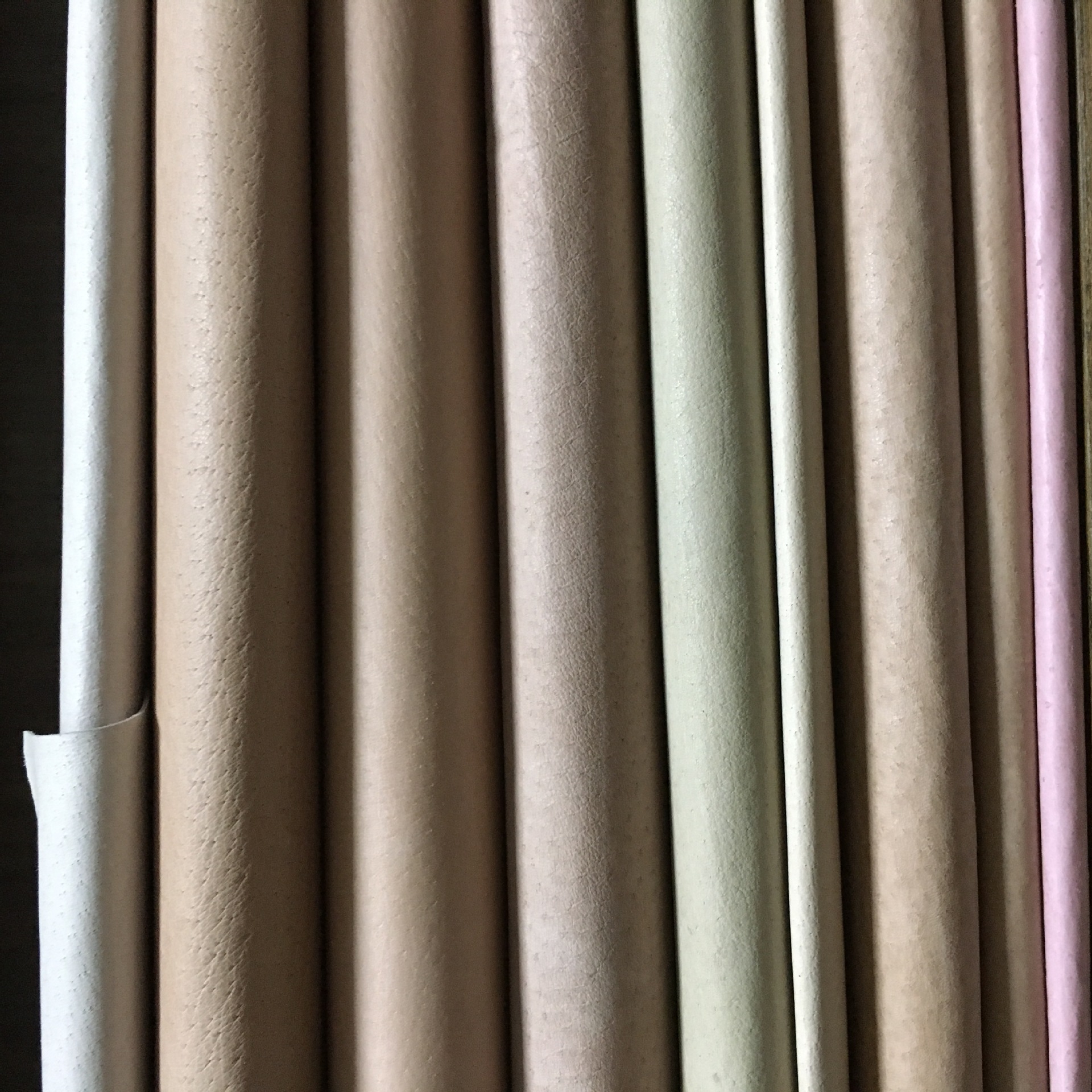 Top layer pigskin wholesale pigskin senior lining leather gloves bags shoes leather leather spot custom