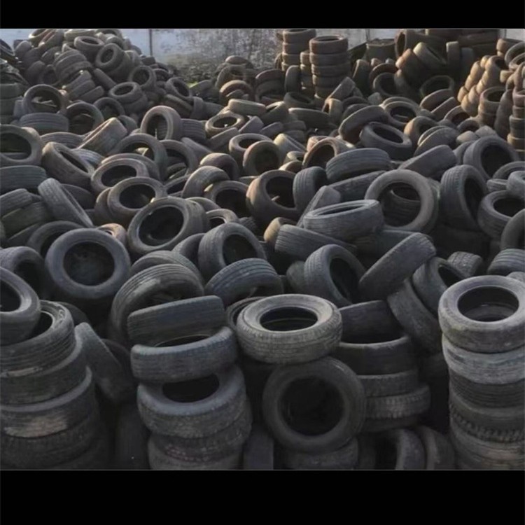 A large number of wholesale second-hand waste tires go-kart tires track enclosure decoration kindergarten playground shooting range tires