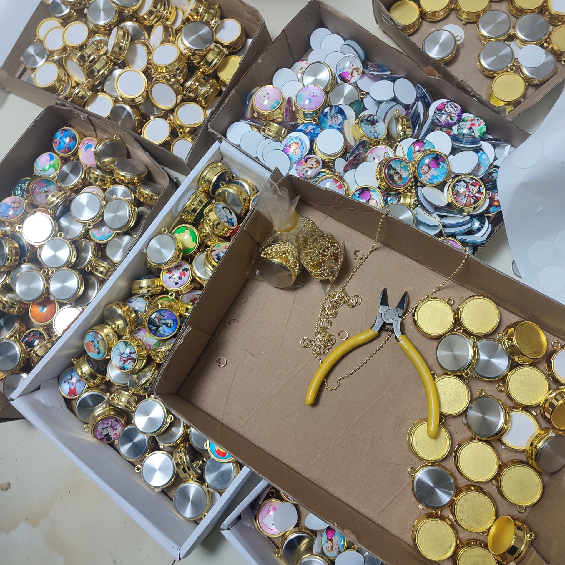 Hot Selling Cartoon Rotating Pocket Watch Necklace Watch Children's Pocket Watch Zodiac Gyro Rotating Watch